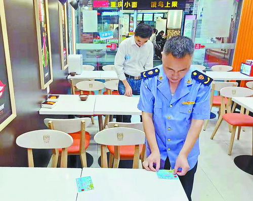 厦门外卖商家积极加入“光盘行动”，推动文明用餐成效显著